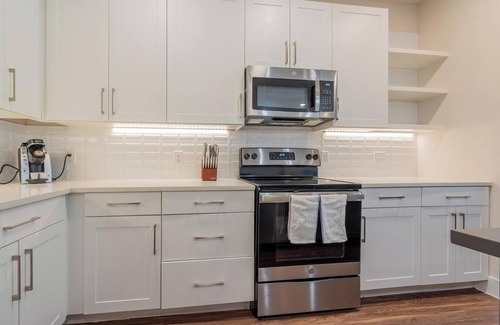 Wetmore Apartamento | Landing | Incredible 2BD, Pool, Yoga Studio