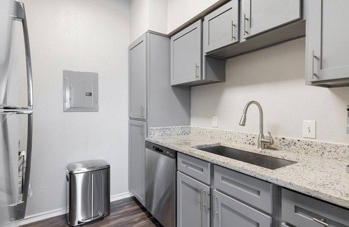 Pipers Meadow Apartamento | Landing | Incredible 1BD, Gym, Pool