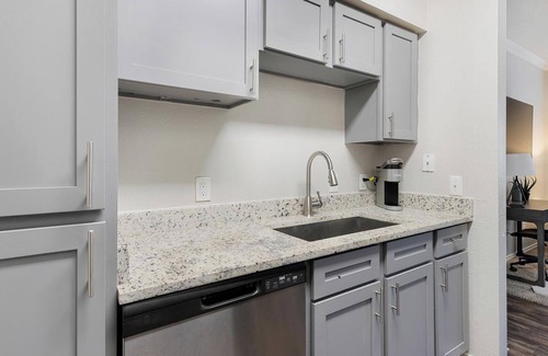 Pipers Meadow Apartamento | Landing | Incredible 1BD, Gym, Pool