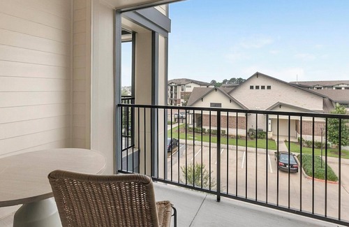 Katy Apartamento | Landing at Falcon at Grand Harbor - 1 Bedroom i...