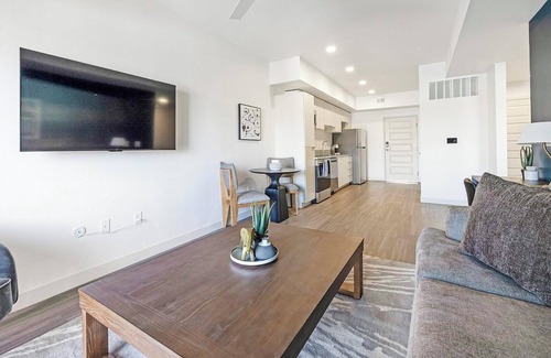 North Mountain Apartamento | Landing | Modern 1BD, Gym, Pool