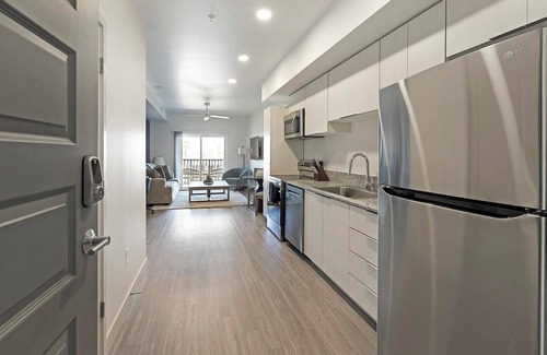 North Mountain Apartamento | Landing | Modern 1BD, Gym, Pool