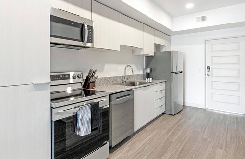 North Mountain Apartamento | Landing | Modern 1BD, Gym, Pool