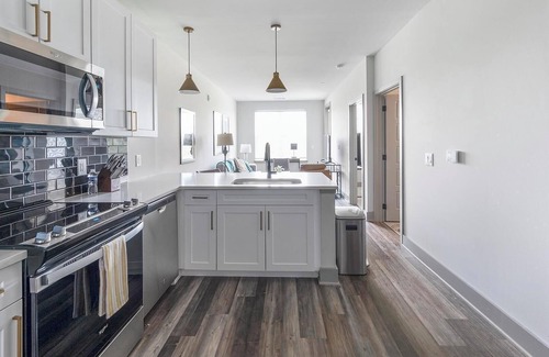 Nashville Apartamento | Landing | Incredible 1BD, Pool, Rooftop Lounge