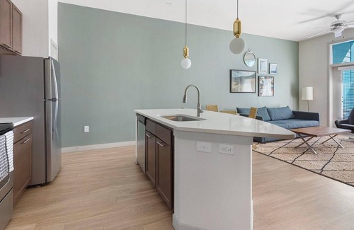 Downtown San Antonio Apartamento | Landing | Modern 1BD, Rooftop Lounge, Clubhouse