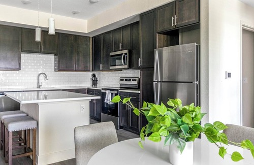 Palmetto Apartamento | Landing | Modern 2BD, Pool, Yoga Studio