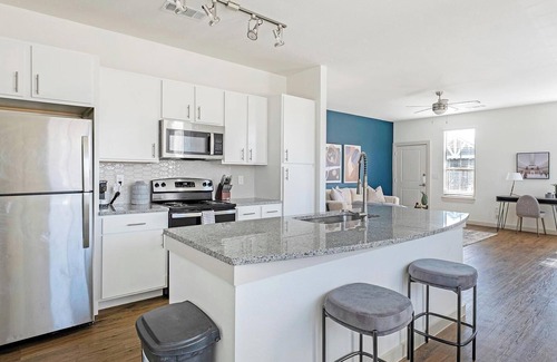Waller Apartamento | Landing | Modern 3BD, Gym, Pool