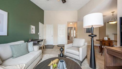 Brentwood Apartamento | Landing Modern Apartment with Amazing Amenities (ID8494X66)