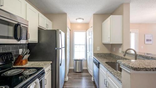 Brentwood Apartamento | Landing Modern Apartment with Amazing Amenities (ID8494X66)