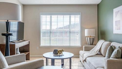 Brentwood Apartamento | Landing Modern Apartment with Amazing Amenities (ID8494X66)