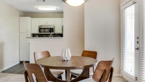 Brentwood Apartamento | Landing Modern Apartment with Amazing Amenities (ID8494X66)