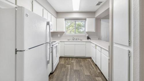 Sunrise Manor Apartamento | Landing Modern Apartment with Amazing Amenities (ID1009X961)