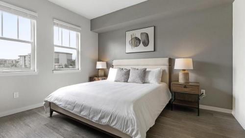 Biggar Apartamento | Landing Modern Apartment with Amazing Amenities (ID8608X81)