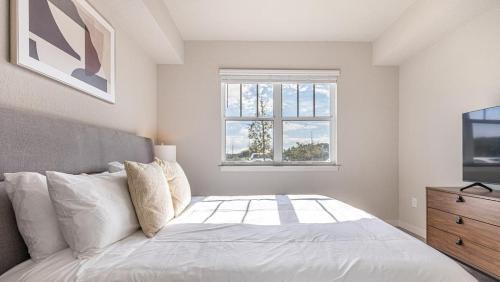 Biggar Apartamento | Landing Modern Apartment with Amazing Amenities (ID8083X57)