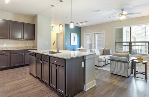 Gruene Apartamento | Landing at Lakeview Villas - 1 Bedroom in New B...
