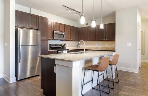 Gruene Apartamento | Landing at Lakeview Villas - 1 Bedroom in New B...