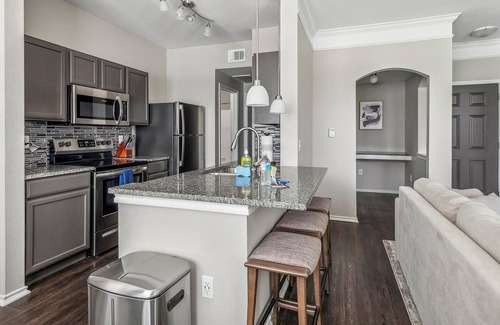 Fossil Creek Apartamento | Landing | Spectacular 1BD, Gym, Pool