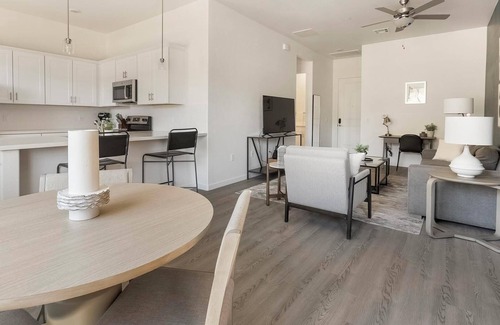 Oro Valley Apartamento | Landing | Spectacular 2BD, Pool