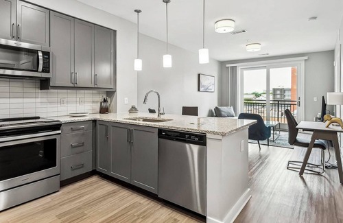 Hitch Village - Fred Wessels Homes Apartamento | Landing | Stunning 1BD, Clubhouse, Courtyard