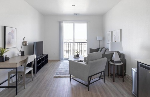 Goodyear Apartamento | Landing | Stunning 1BD, Game Room, Courtyard