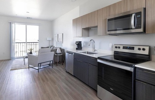 Goodyear Apartamento | Landing | Stunning 1BD, Game Room, Courtyard