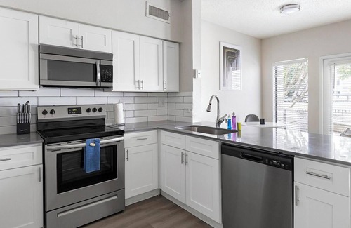 Fort Worth Apartamento | Landing | Stunning 1BD, Pool, Gym
