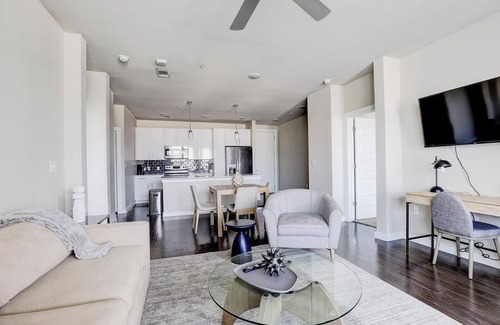 Forest Crest Apartamento | Landing | Stunning 2BD, Clubhouse, Pool
