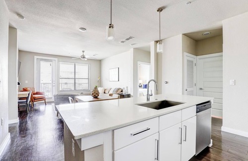 Forest Crest Apartamento | Landing | Stunning 2BD, Clubhouse, Pool