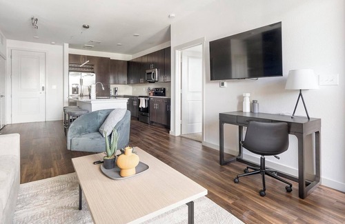Wetmore Apartamento | Landing | Stunning 2BD, Pool, Clubhouse