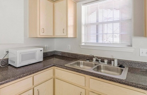 Southbelt/Ellington Apartamento | Landing | Stunning 2BD, Clubhouse, Game Room