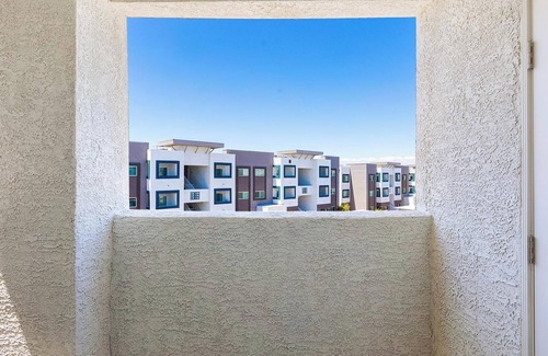 Townsite Apartamento | Landing | Stunning 2BD, Rooftop Lounge, Pool