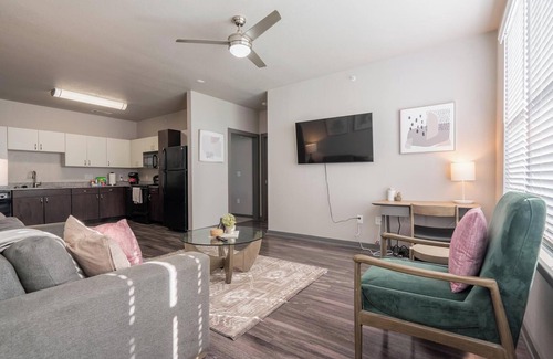 Tobin Hill Apartamento | Landing | Stunning 3BD, Courtyard, Clubhouse