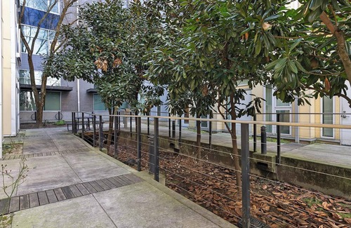 Alphabet Historic District Apartamento | Landing | Stunning Studio, Courtyard, Gym