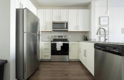 Charlotte Apartamento | Landing | Stylish 1BD, Pool, Clubhouse