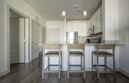 Charlotte Apartamento | Landing | Stylish 1BD, Pool, Clubhouse