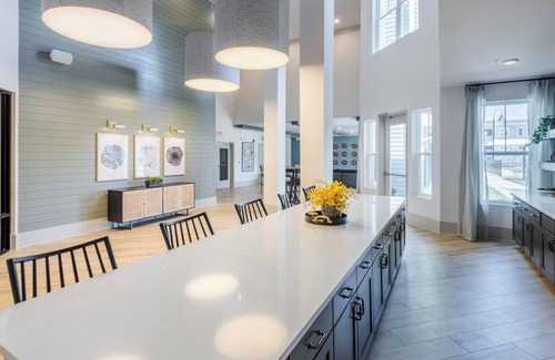 Charlotte Apartamento | Landing | Stylish 1BD, Pool, Clubhouse