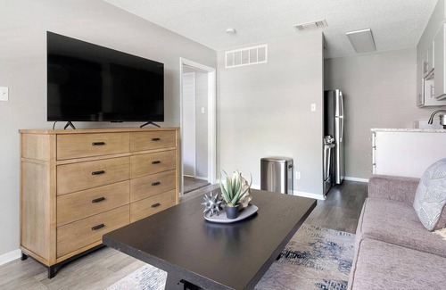 Royal Ridge Apartamento | Landing | Stylish 1BD, Pool, Gym