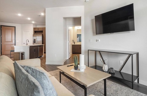 Wetmore Apartamento | Landing | Stylish 2BD, Clubhouse, Gym
