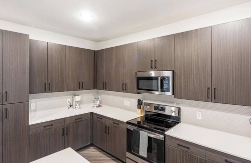 Wetmore Apartamento | Landing | Stylish 2BD, Clubhouse, Gym