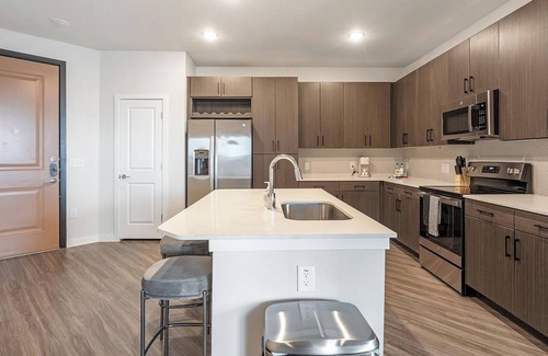 Wetmore Apartamento | Landing | Stylish 2BD, Clubhouse, Gym