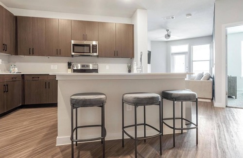 Wetmore Apartamento | Landing | Stylish 2BD, Clubhouse, Gym