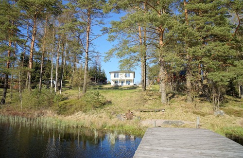 Korsveka Villa | NUEVO: Villa de tierra en el lago de baño en naturaleza idílica