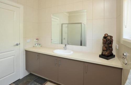 Yarra Junction Cabina | Langbrook Farm