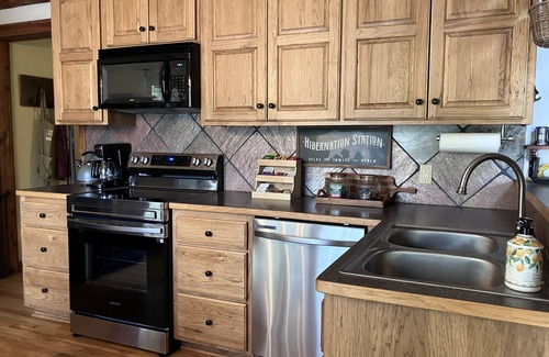 Lansing Cabina | Lansing NC , near West Jefferson and Boone NC, secluded log cabin getaway