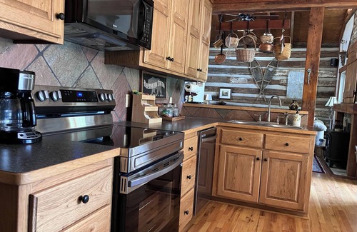 Lansing Cabina | Lansing NC , near West Jefferson and Boone NC, secluded log cabin getaway