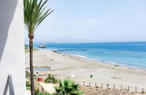 Bahia de Casares Apartamento | LAP- 3 bed apartment on the beach. Families only