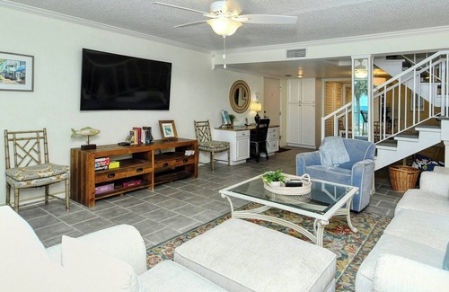 Longboat Key Condominio | LaPlaya 204D-Beach-lovers paradise! 200 feet of private beach along the turquoise Gulf of Mexico.