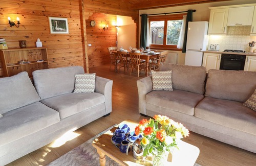 Market Rasen Cabina | LAPWING LODGE, pet friendly, with a garden in Bardney