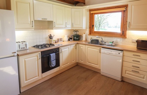 Market Rasen Cabina | LAPWING LODGE, pet friendly, with a garden in Bardney