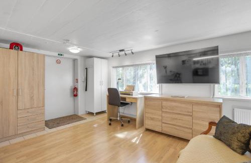 Laugardalur Apartamento | Lara Studio in Laugardalur valley, Reykjavík Central Park and Botanical Garden, Private entrance, FREE Private Parking on side